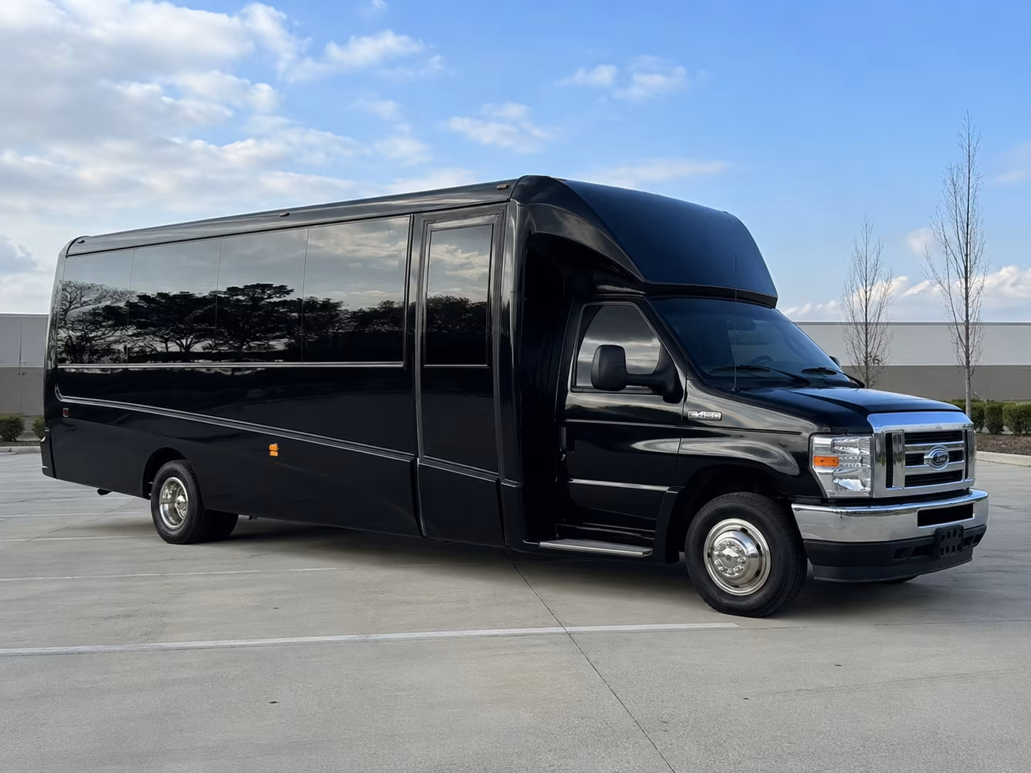 New Orleans Airport Shuttle & Transportation party bus exterior